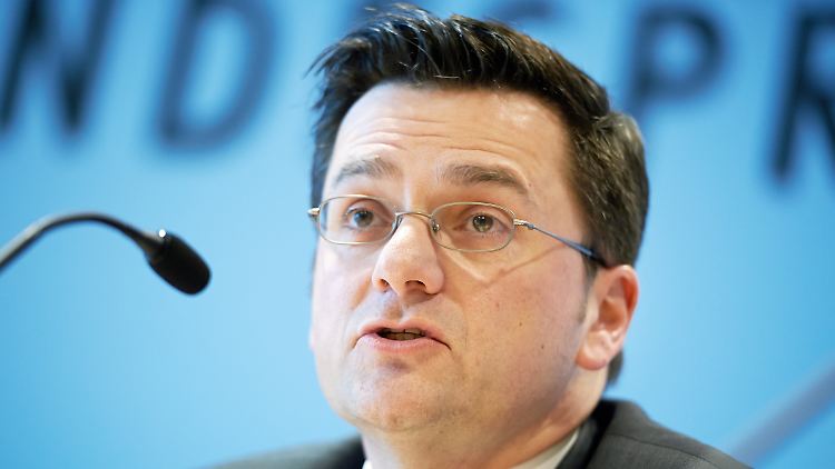 Der NRW-Justizminister warnt vor falschen Versprechen bei Kaffeefahrten und will Verbote durchsetzen.