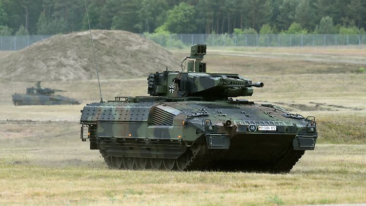 Der Schützenpanzer "Puma" war am Ende deutlich billiger als veranschlagt. Aber wo ist die eine Milliarde hin, die er weniger gekostet hat?