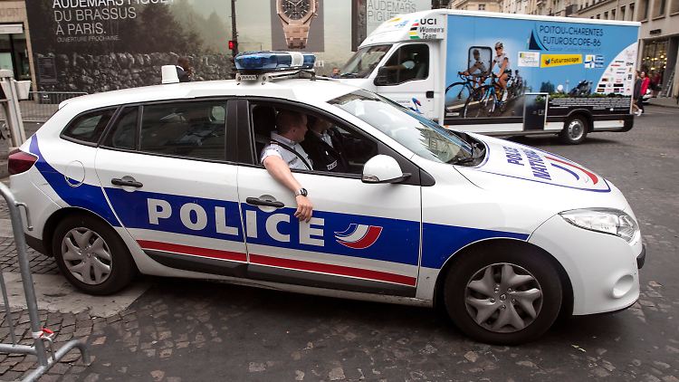 Der Zwischenfall ereignete sich am Place de La Concorde, wo die Radrennfahrer traditionell die letzte Etappe der Frankreichrundfahrt abschließen und von Hunderttausenden bejubelt werden.