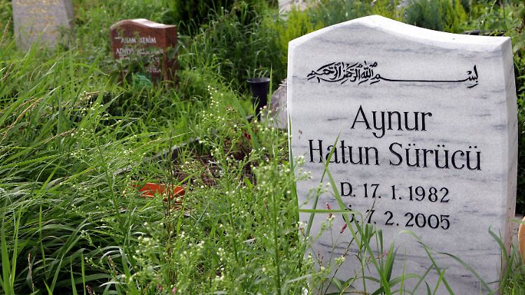 Hatun Sürücüs Grabmal auf dem muslimischen Friedhof in Berlin-Gatow. 