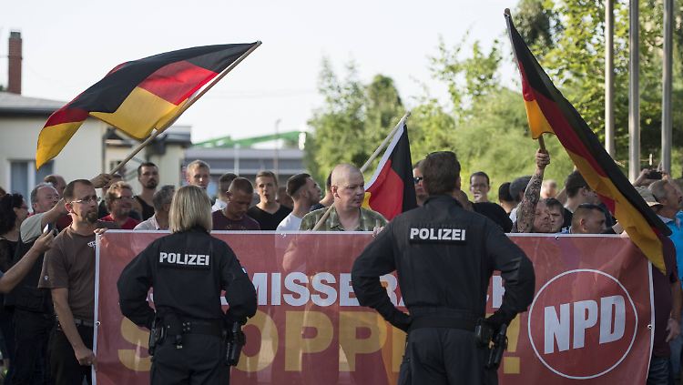 Am Rande einer Demo der rechtsradikalen NPD gab es am Freitag in Dresden Ausschreitungen.