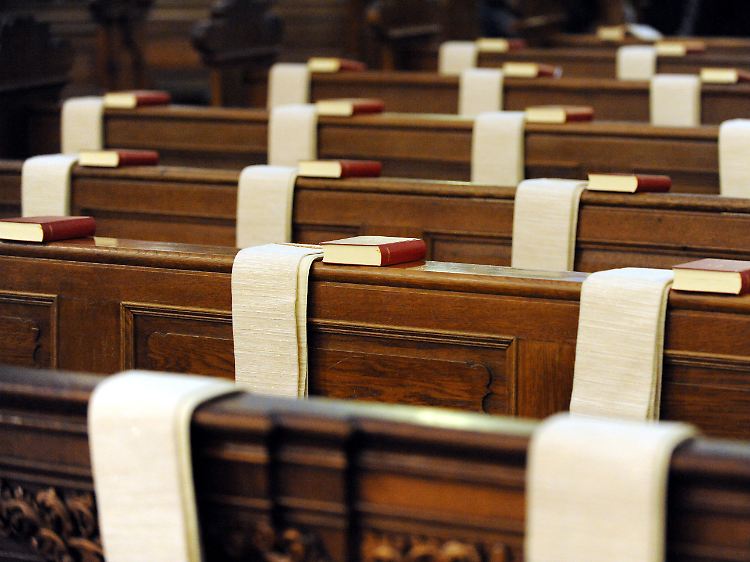Das Verhalten der Kirche findet in der Presse ein geteiltes Echo.