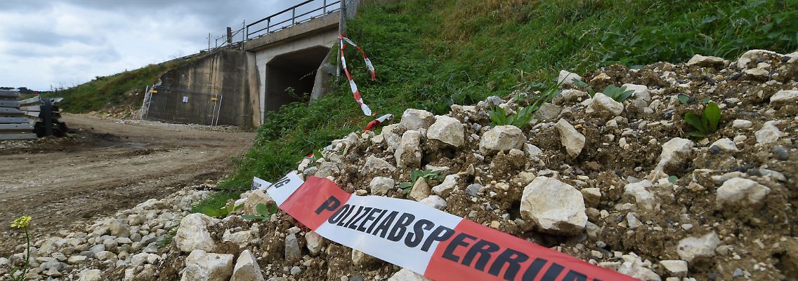 Der Tatort: Eine Unterführung der A8.