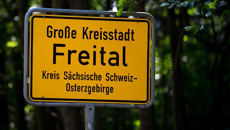 Freital ist seit Wochen Schauplatz eines Machtkampfes zwischen Flüchtlingsgegnern und denen, die sie als "Gutmenschen" verunglimpfen.