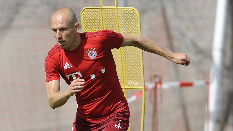Endlich wieder auf dem Trainingsplatz: Arjen Robben sprüht vor Einsatzfreude.