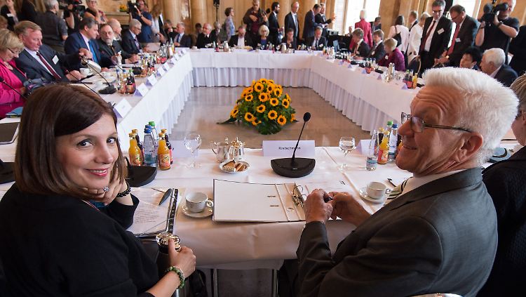 Die baden-württembergische Integrationsministerin Bilkay Öney (SPD) und Ministerpräsident Winfried Kretschmann (Bündnis 90/Die Grünen) luden zum Gipfel.