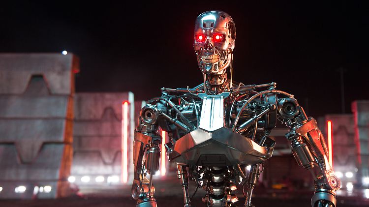 Im Kino schon seit Jahrzehnten unterwegs: Kampfroboter, wie hier in "Terminator: Genisys".