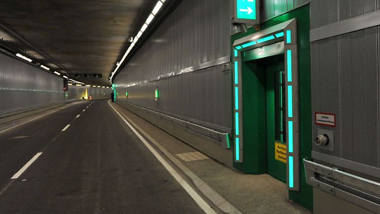 Wichtig sind Notausgänge in einem Tunnel. Auch darauf legte der ADAC großen Wert.