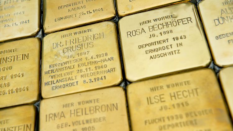 Die Idee der Stolpersteine geht auf den Bildhauer Gunter Demig zurück.