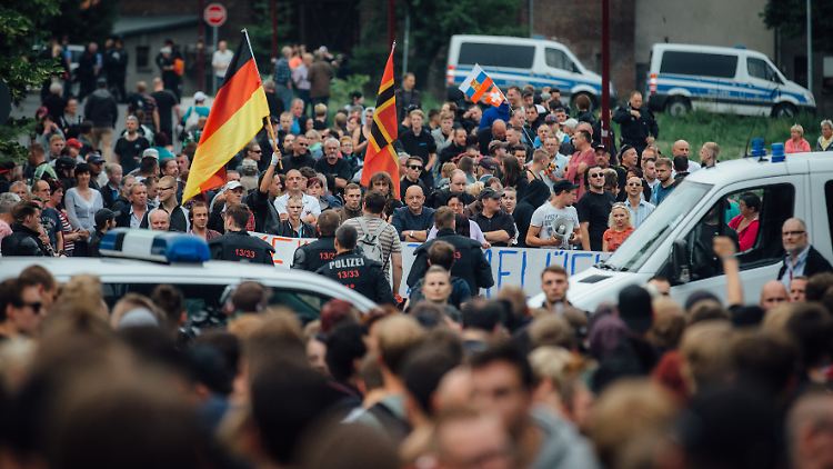 Steigenden Flüchtlingszahlen machen zunehmend Bürger aus der Mitte der Gesellschaft empfänglicher für ausländerfeindliche Botschaften, wie hier im sächsischen Freital.