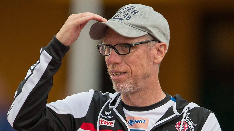 Muss man sich mal vorstellen: Peter Stöger ist so nüchtern, dass er sogar eine Rückkehr von Lukas Podolski zum 1. FC Köln ablehnt.