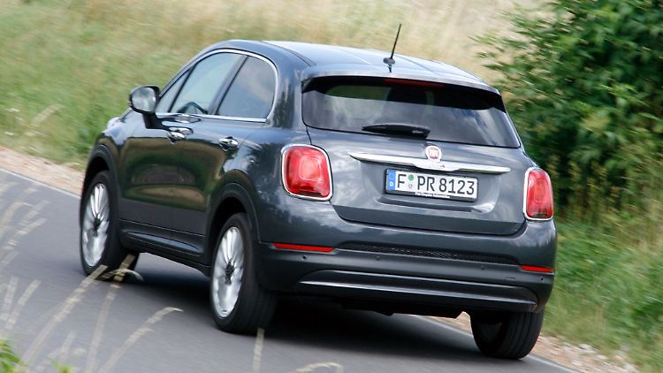Hinter der Klappe offeriert der Fiat 500 X bei umgelegter Rückbank 1000 Liter Stauraum.