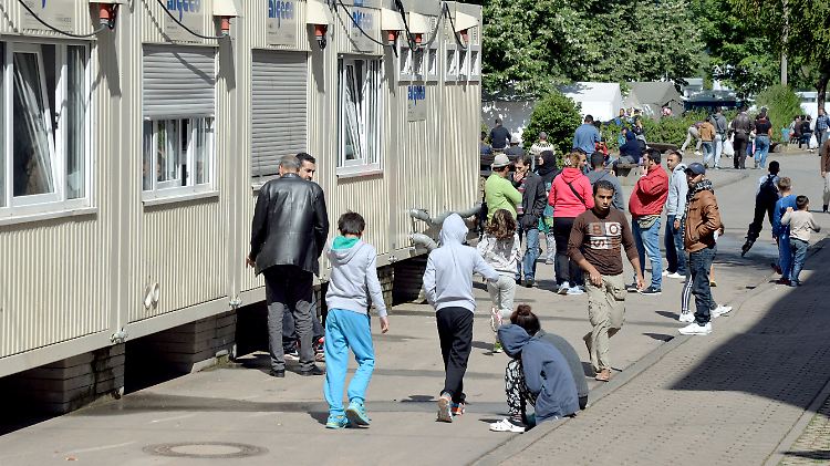 In einer Auffangeinrichtung in Trier leben etwa 1400 Flüchtlinge, ausgelegt ist sie nur für 844 Plätze.