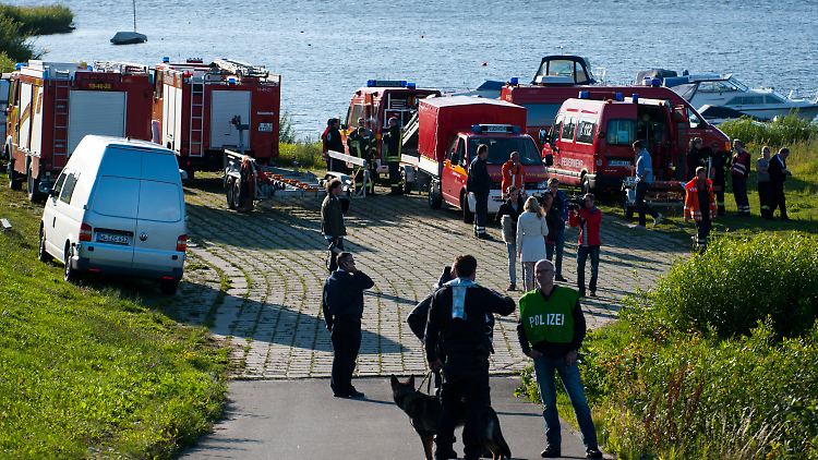 Das Ufer der Elbe wird nun weiträumig abgesucht.
