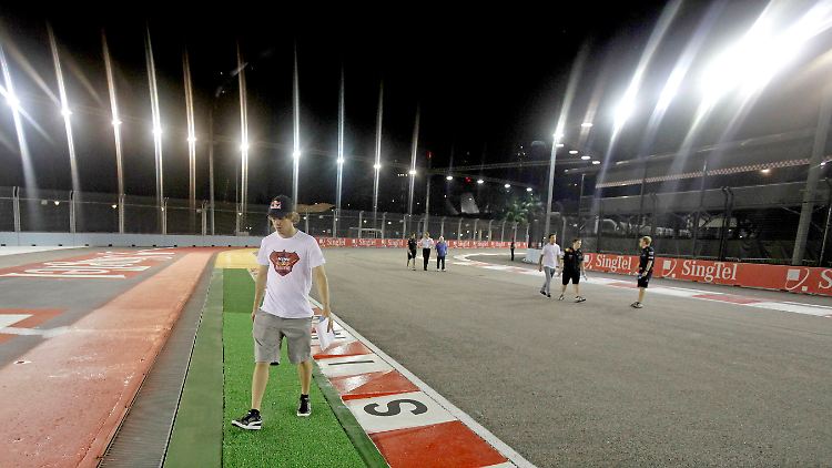Sebastian Vettel geht als Fünfter der WM-Wertung in das fünftletzte Saisonrennen in Singapur.