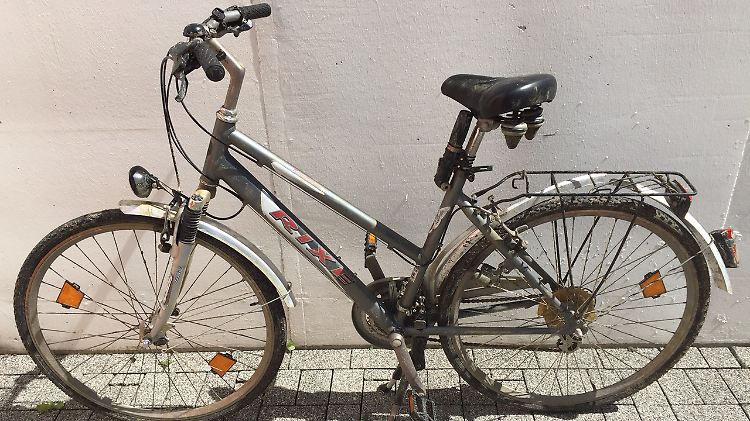 Das silberfarbene Damenrad habe, nach Angaben der Polizei, nicht der Familie gehört.