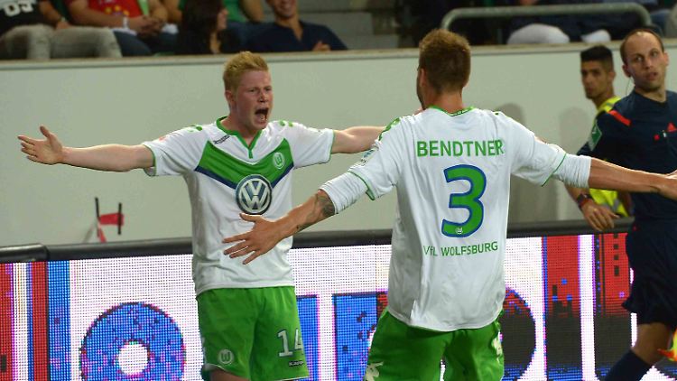 De Bruyne und Bendtner jubeln. 