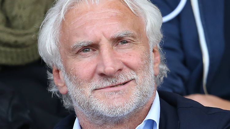 Rudi Völler kritisiert den frühen Profi-Rücktritt von Marcell Jansen - und erntet dafür nun selbst harsche Kritik.
