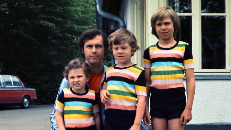 "Ich war ein schlechter Vater, weil ich nie da war", sagte Franz Beckenbauer einmal, hier mit seinen Söhnen Stefan, Michael und Thomas (v.l.).