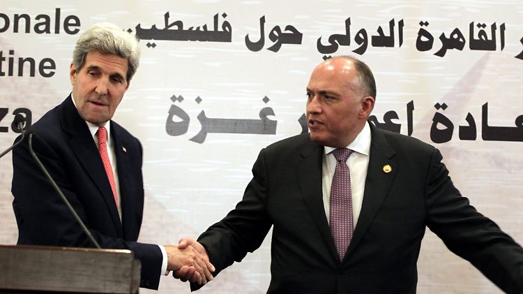 US-Außenminister Kerry (li.) und sein ägyptischer Kollege Schukri sind sich in vielen Fragen der Sicherheit einig.