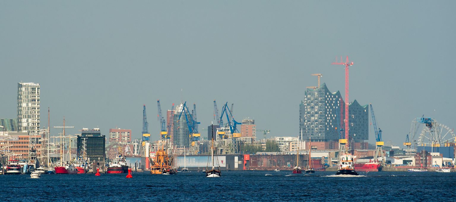 Ein Ausflug in den Hamburger Hafen ist immer ein besonderes Erlebnis.