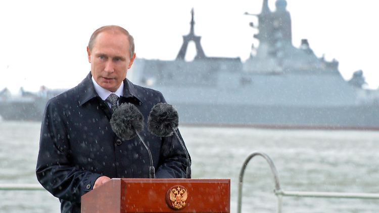 Putin bei einer Parade der Marine in der Ostsee Ende Juli.