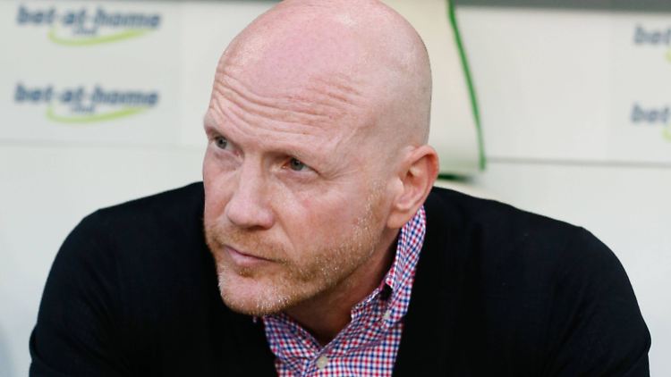 Der FC Bayern ist total stabil, sagt Matthias Sammer. Sorgen um den Klub müsse man sich nicht machen.