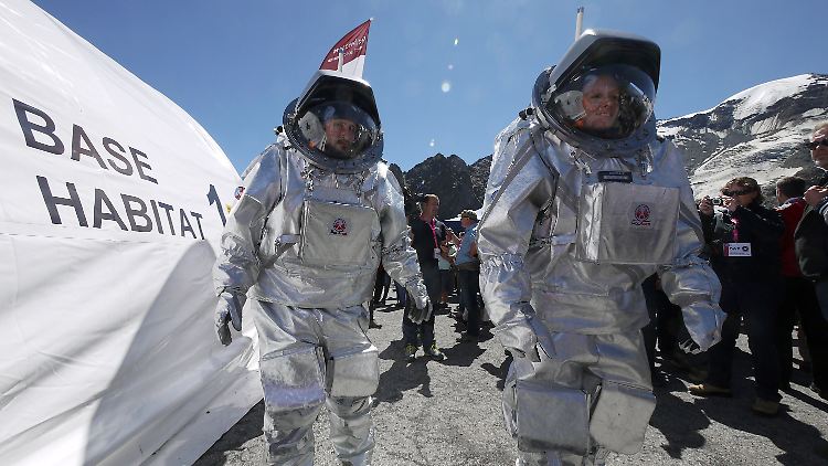 Analog-Astronauten sind speziell ausgebildete Raumanzugtester.