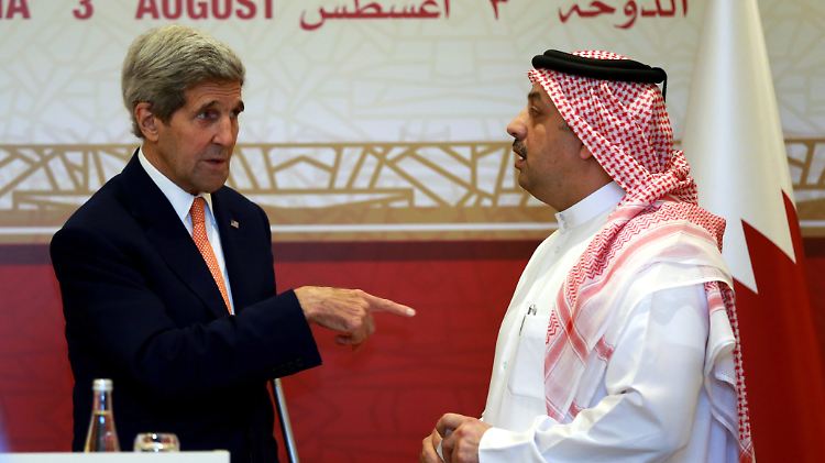 Harte Überzeugungsarbeit unterstützt durch Waffenlieferung: Kerry in Doha.