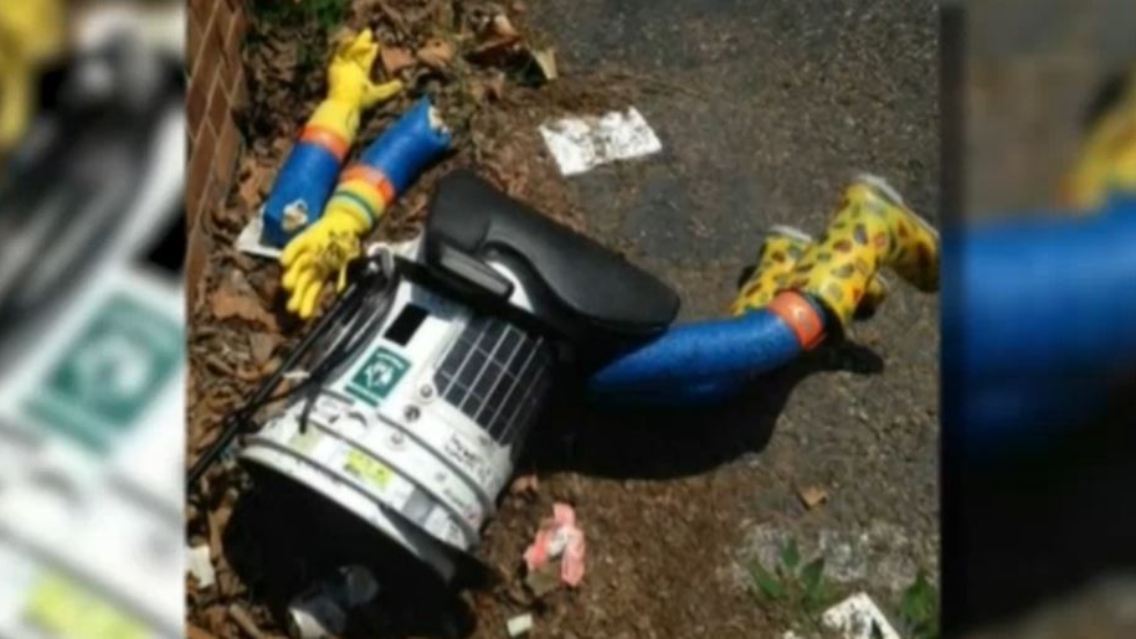 hitchbot.JPG