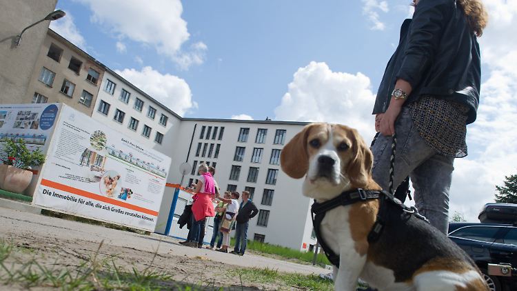 Interessenten warten bereits auf die noch fertigzustellenden Wohnungen.
