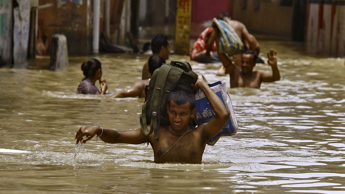 2015-08-04T150123Z_534907509_GF20000013302_RTRMADP_3_INDIA-FLOODS.JPG4490196371086516974.jpg