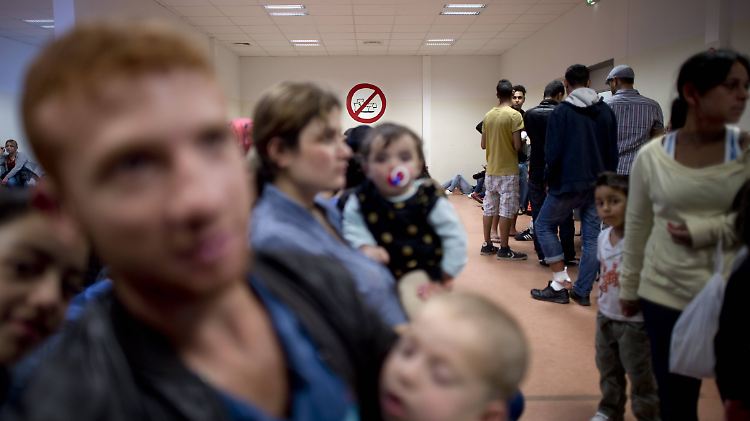 Flüchtlinge in der überfüllten Erstaufnahmeeinrichtung in Berlin.