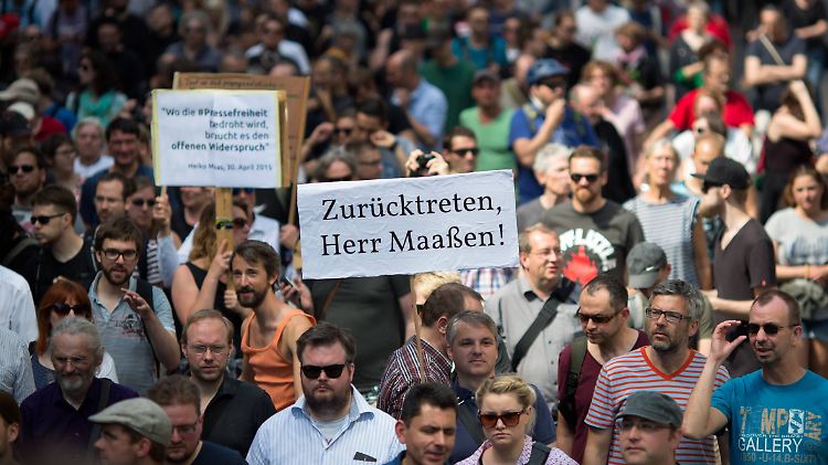 Schon bei der Solidaritäts-Demonstration für Netzpolitik.org in der vergangenen Woche wurde der Rücktritt Maaßens gefordert.