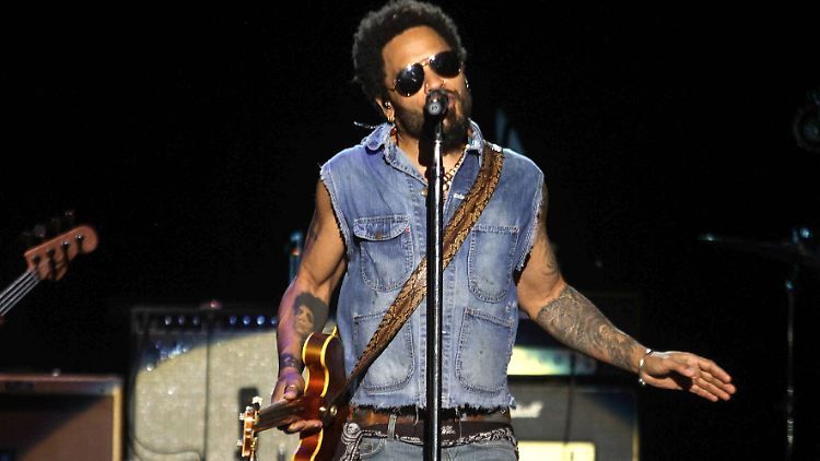 Jeans stehen ihm doch auch ganz gut: Lenny Kravitz.