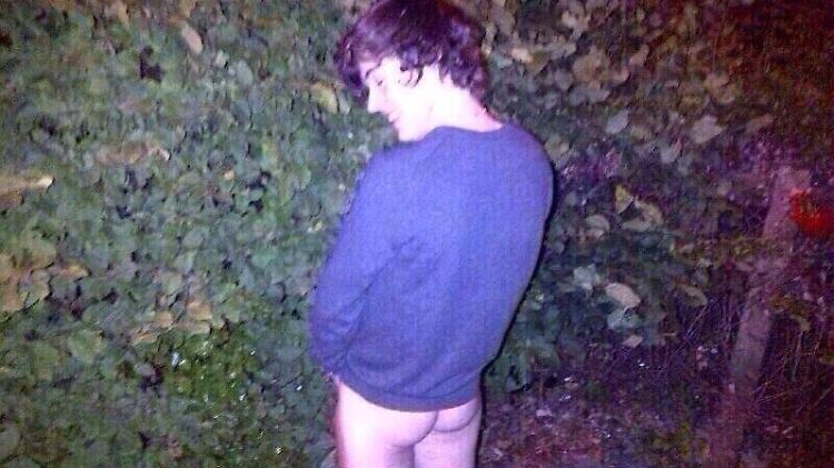 Hier pinkelt Boyband-Sänger Harry Styles. Seine öffentliche Entlehrung sorgte aber nicht für allzu viele Schlagzeilen.