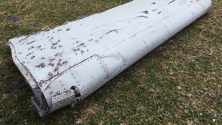 Das Wrackteil wurde an der zu Frankreich gehörenden Insel La Réunion angeschwemmt - Tausende Kilometer von der vermuteten Absturzstelle von Flug MH370 entfernt.