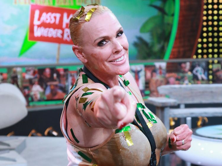 Was geht los da rein? Brigitte Nielsen freut sich schon mal aufs Dschungelcamp.