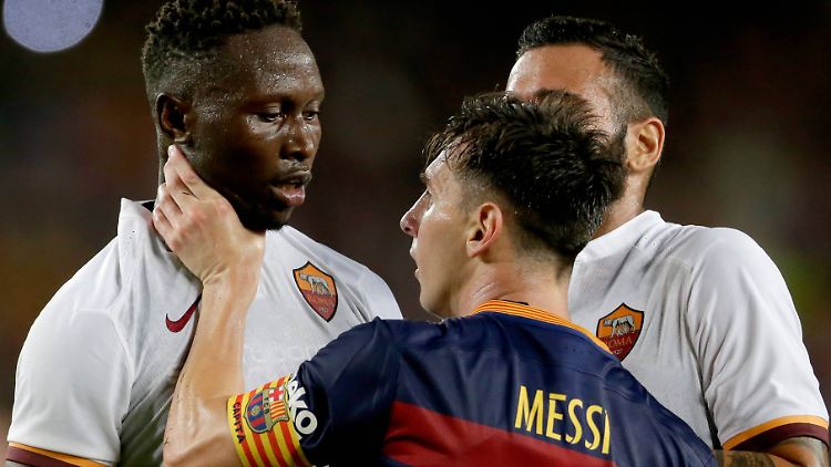 Roms Mapou Yanga-Mbiwa und Lionel Messi haben sich offenbar nicht besonders gern.