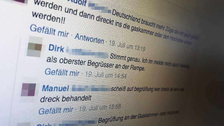 Diese Postings kosten Dirk vermutlich seinen Job.