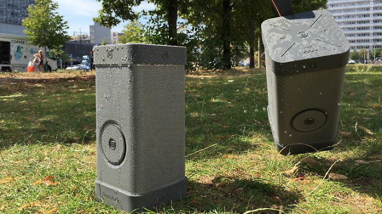 Der Bluetooth-Lautsprecher Bayan Soundscene hält Spritzwasser und kleinere Stürze locker aus.