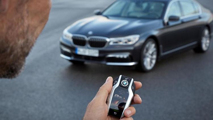 Jaguar und Land Rover haben bereits eine App getestet, mit der ein Auto aus der Ferne gesteuert werden kann.