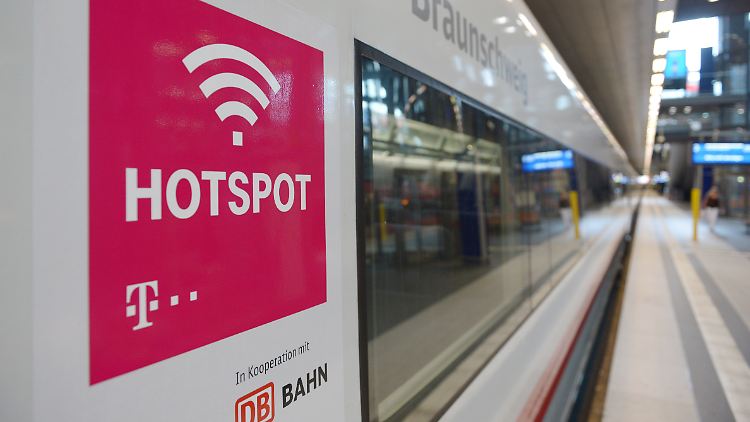Viele Reisende nutzen die Bahn als Büro.