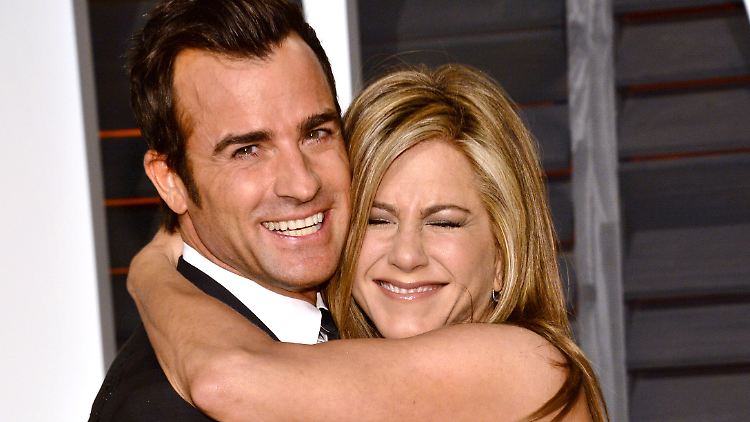 Von wegen Beziehungskrise! Justin Theroux und Jennifer Aniston sind verheiratet und auf dem Weg in die Flitterwochen.