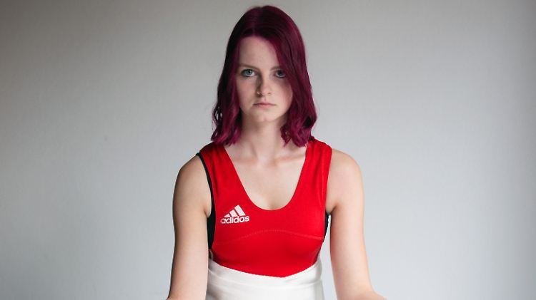 Die 17-jährige Jasmin Thienemann will bei der Sumo-WM in Osaka am 28. und 29. August den Titel holen. Dafür trainiert sie ehrgeizig.