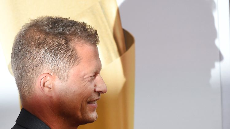Kann er es besser als die Behörden? Til Schweiger glaubt das zumindest.