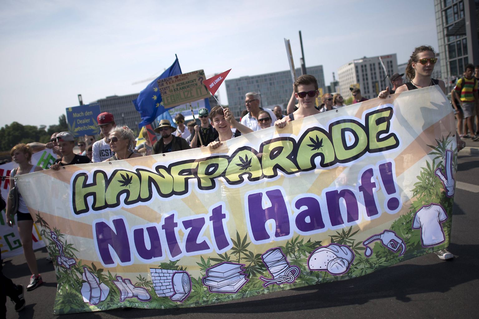 Die Hanfparade 2015 steht unter dem Motto: "Nutzt Hanf!"