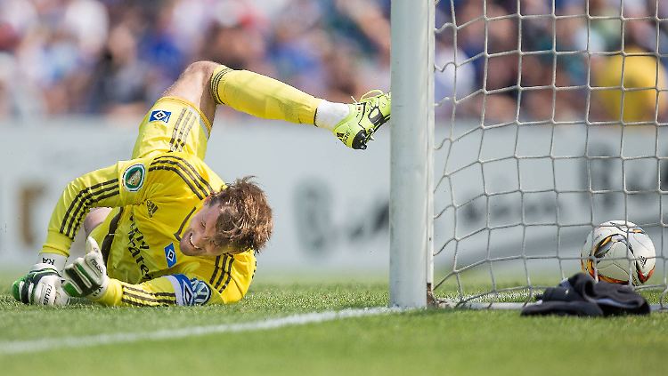 Nach nur 15 Minuten hat HSV-Keeper Rene Adler das Nachsehen. Nicht zum letzten Mal.