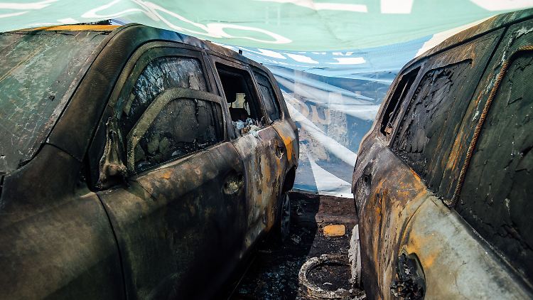 Bei dem Brandanschlag brannten drei der OSZE-Wagen völlig aus.