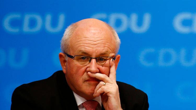 "Es kann nicht sein, dass man nur noch Stimmvieh der Parteiführung ist", kritisiert CDU-Mann Andreas Mattfeldt, der dem Haushaltsausschuss angehört, die Drohung Kauders.